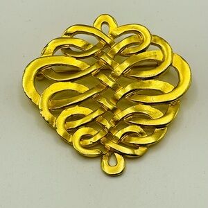 Intricate Vintage Gold Tone Celtic Infinity Knot Design Brooch. Metropolitan
